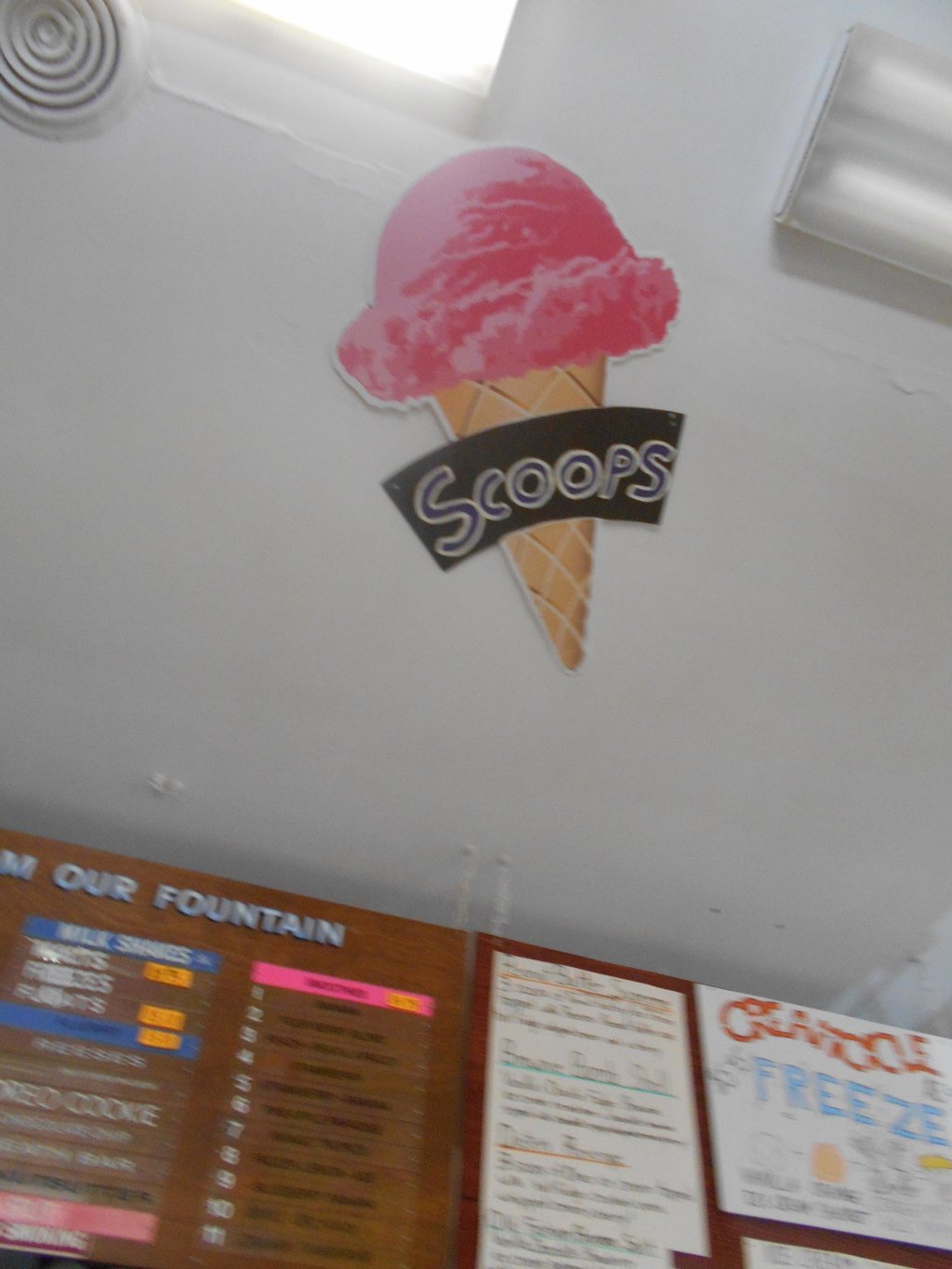 Scoop`s Ice Cream Parlor